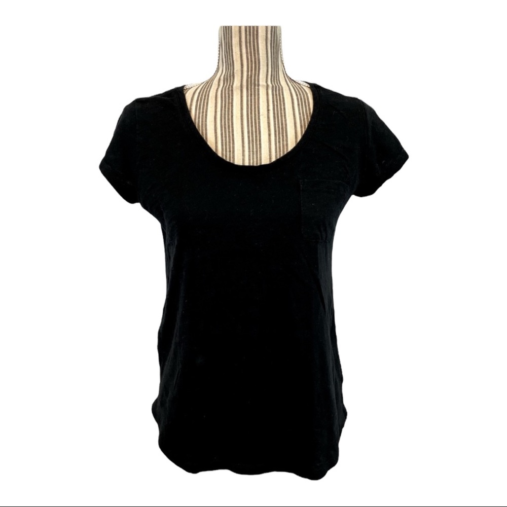 Gap black short sleeve top with pocket medium